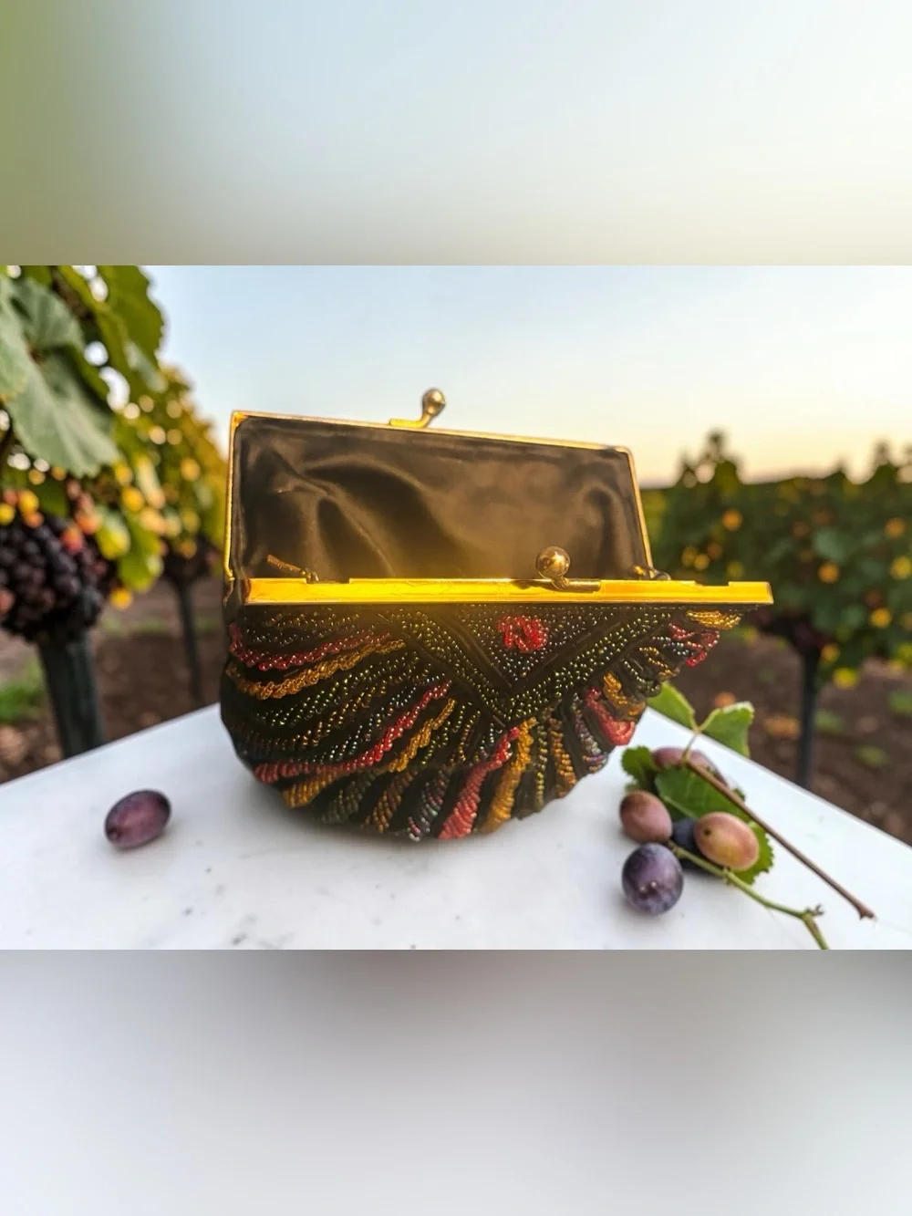Pre-loved Vintage Beaded Shell Clutch